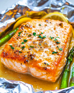 Lemon Garlic Butter Salmon with Asparagus: A Tasty Delight!