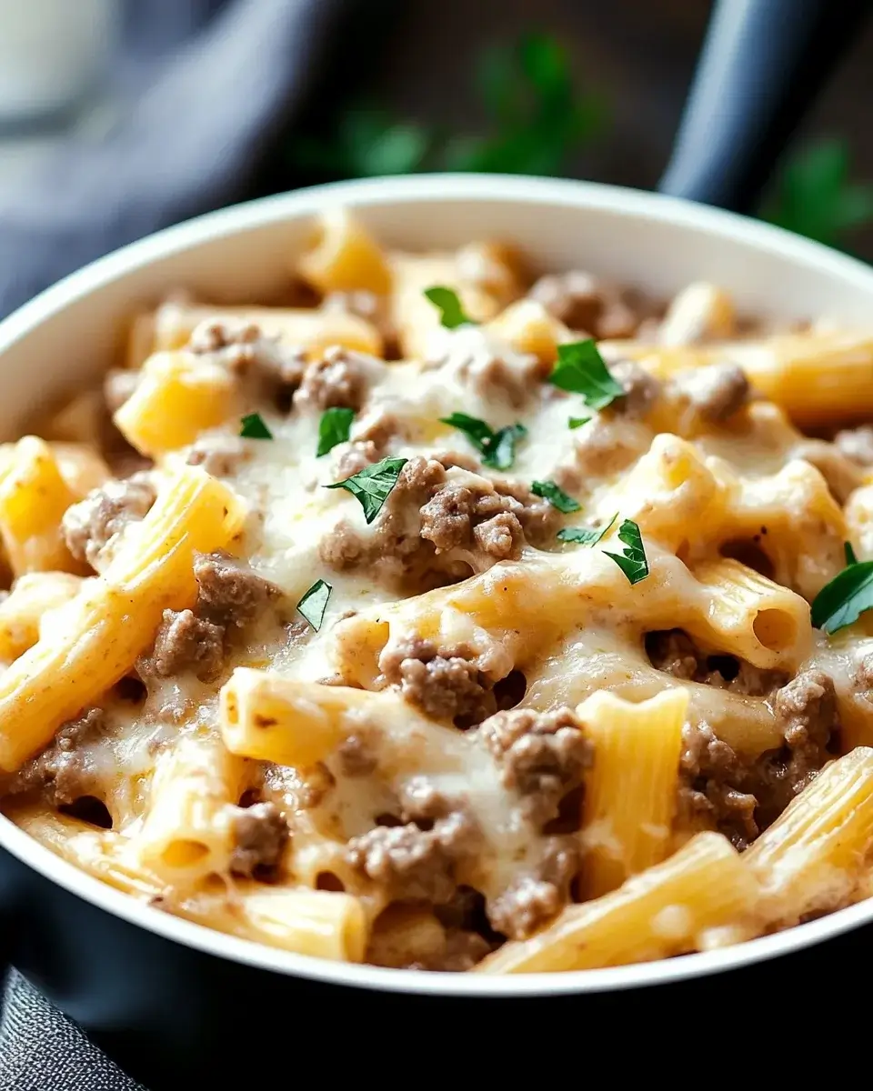 Cheesy Ground Beef Pasta Skillet: A Quick Dinner Delight!