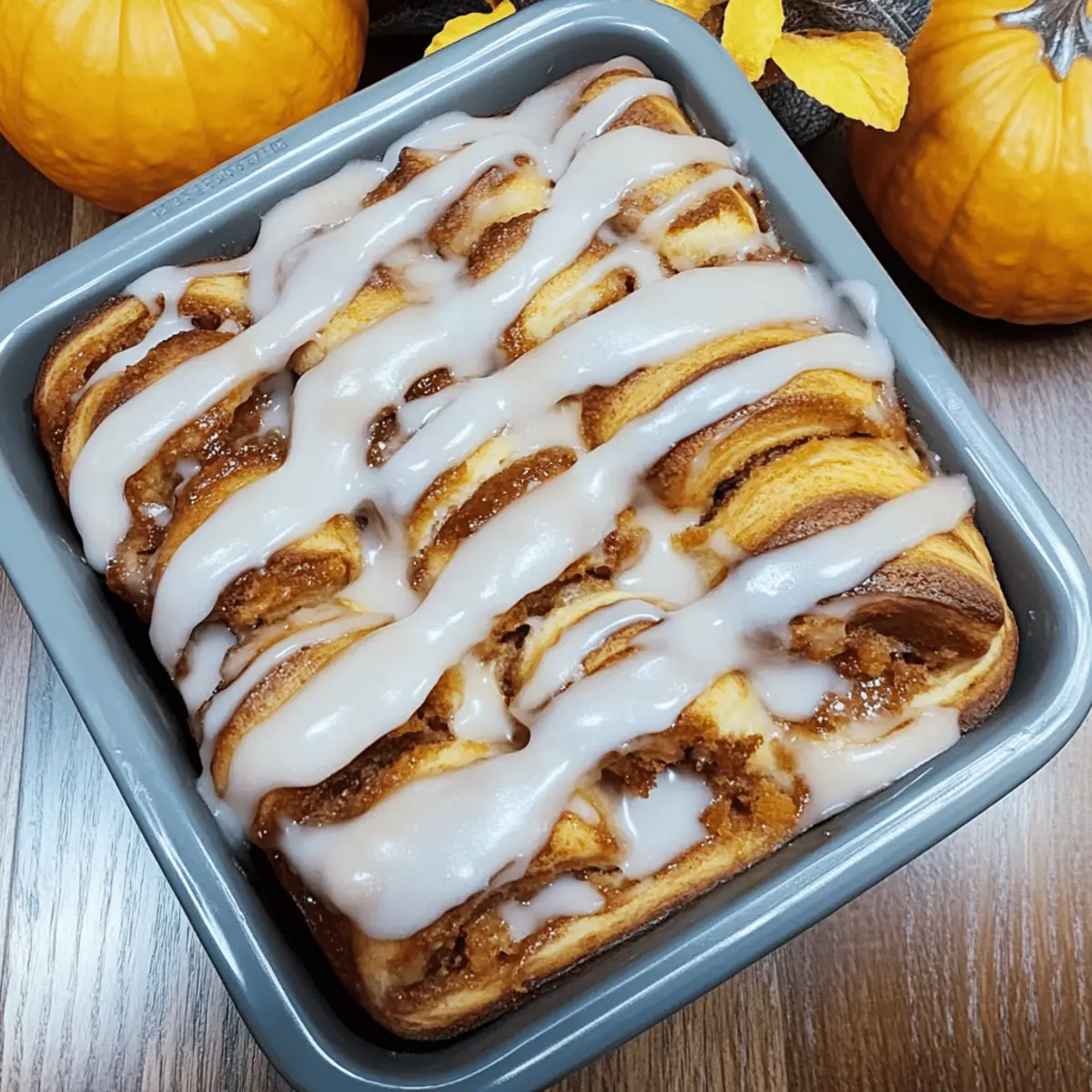 Pumpkin Cinnamon Roll Pull-Apart Bread for Cozy Mornings